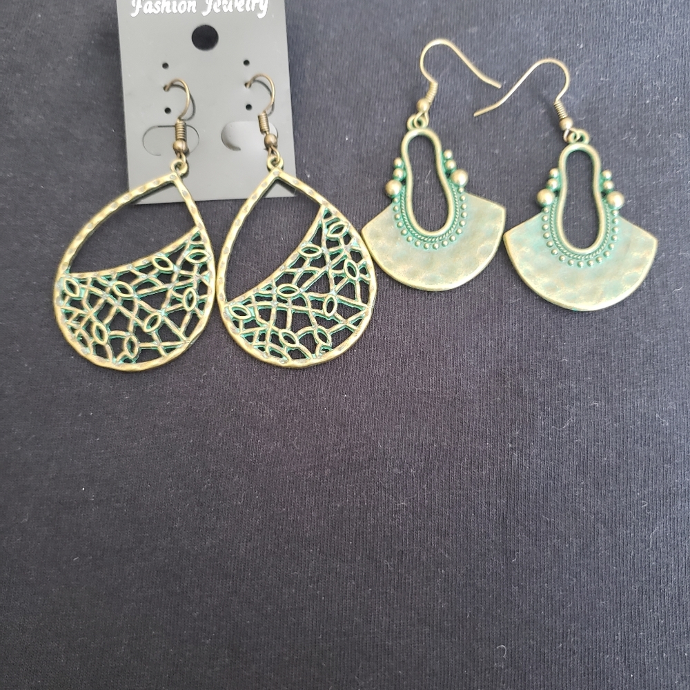 Brand new 2 pairs of metal fashion earrings